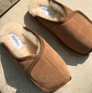 Women's Adjustable Sheepskin Scuffs- Size 8